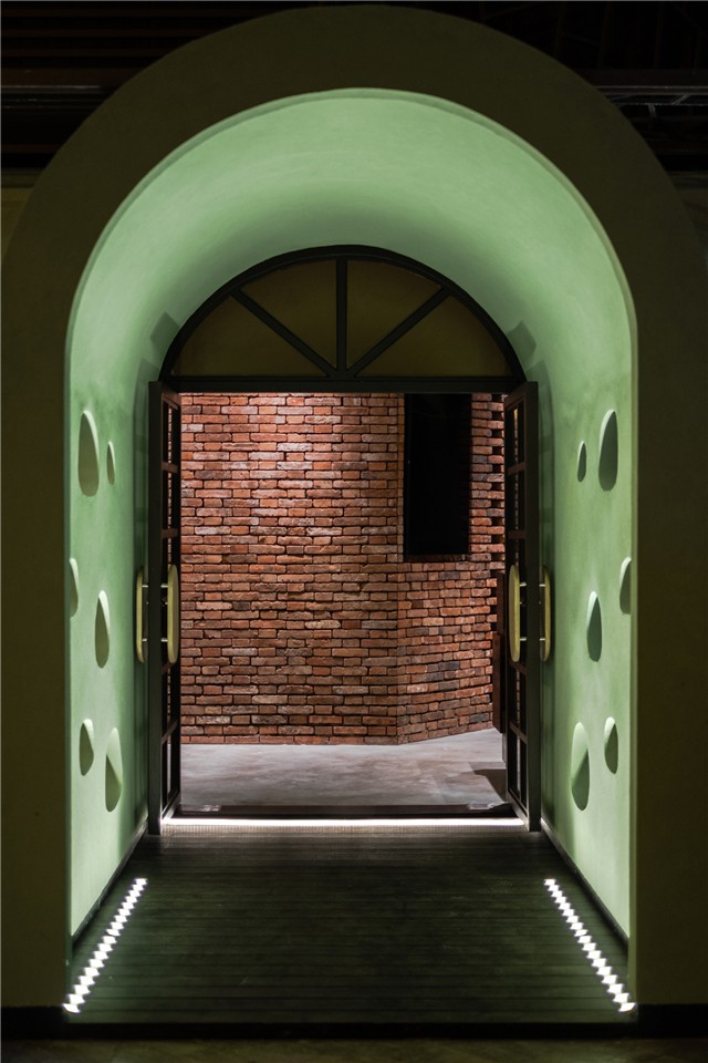 泰斯特灰泥，“椰小鸡”三亚海棠湾网红店