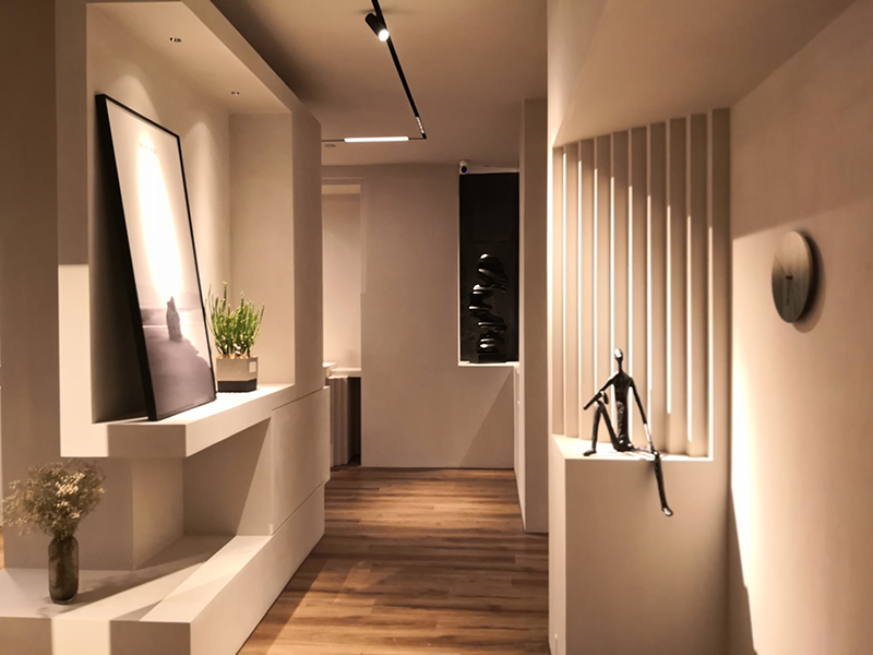 南京光印照明旗舰店，灯光与清水墙面的碰撞