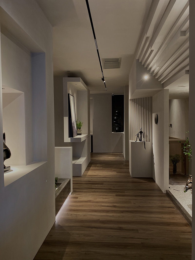 南京光印照明旗舰店，灯光与清水墙面的碰撞