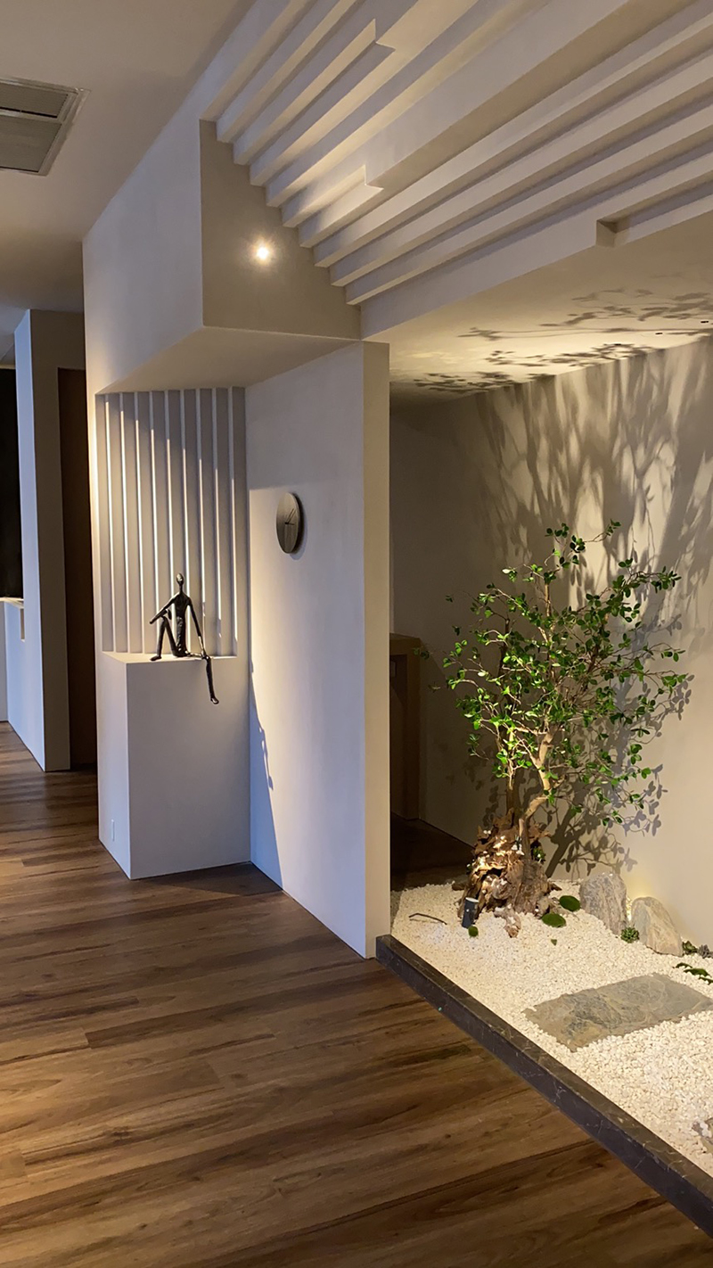 南京光印照明旗舰店，灯光与清水墙面的碰撞